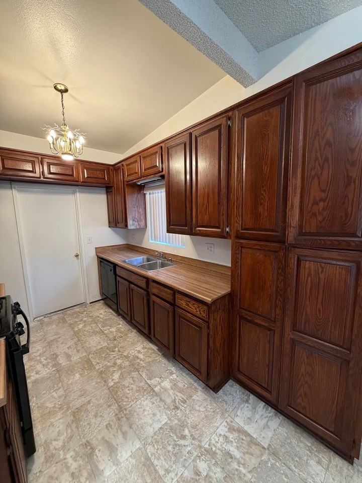 4515 Revillo Way - Photo 4 of 16