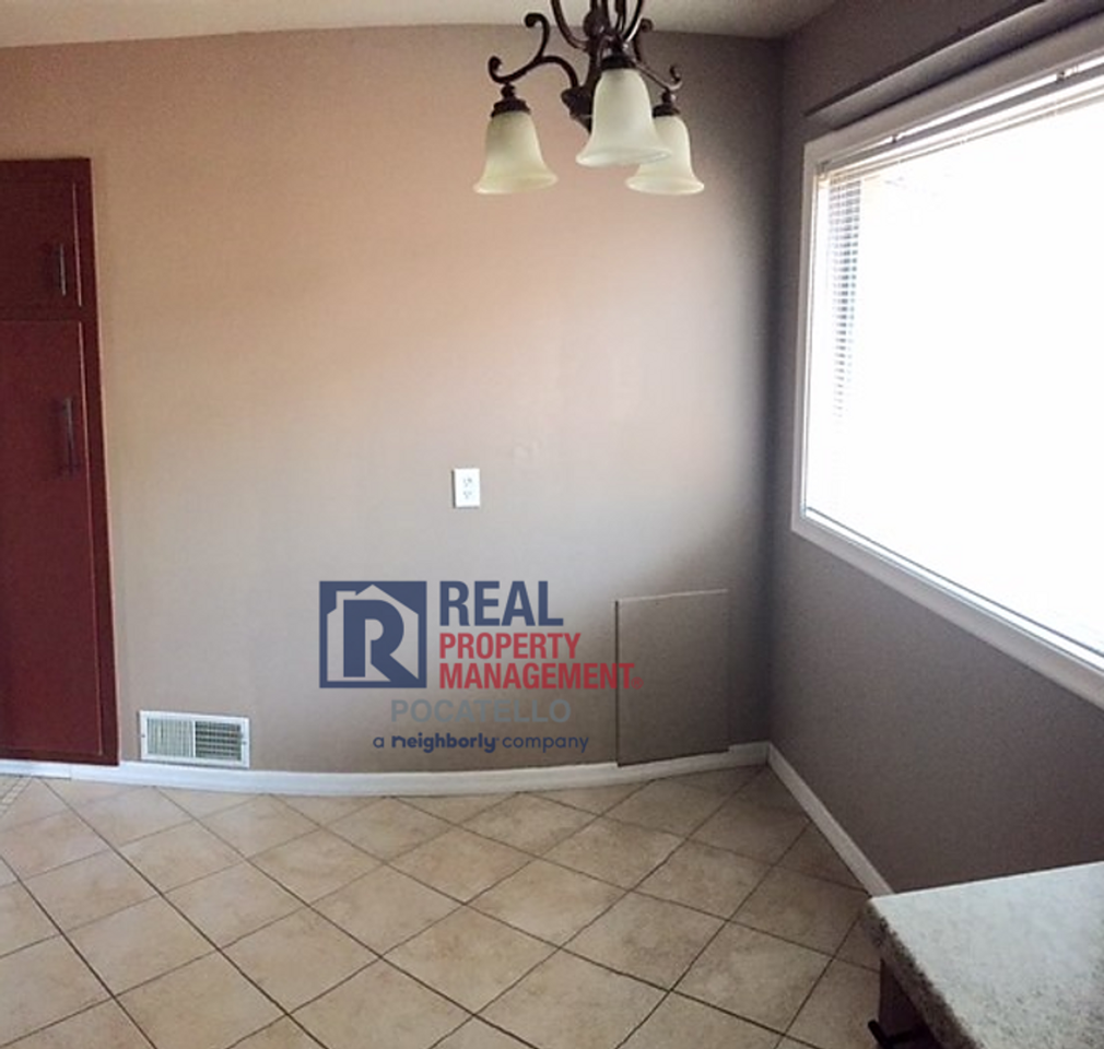 206 Sorenson Ave - Photo 5 of 20