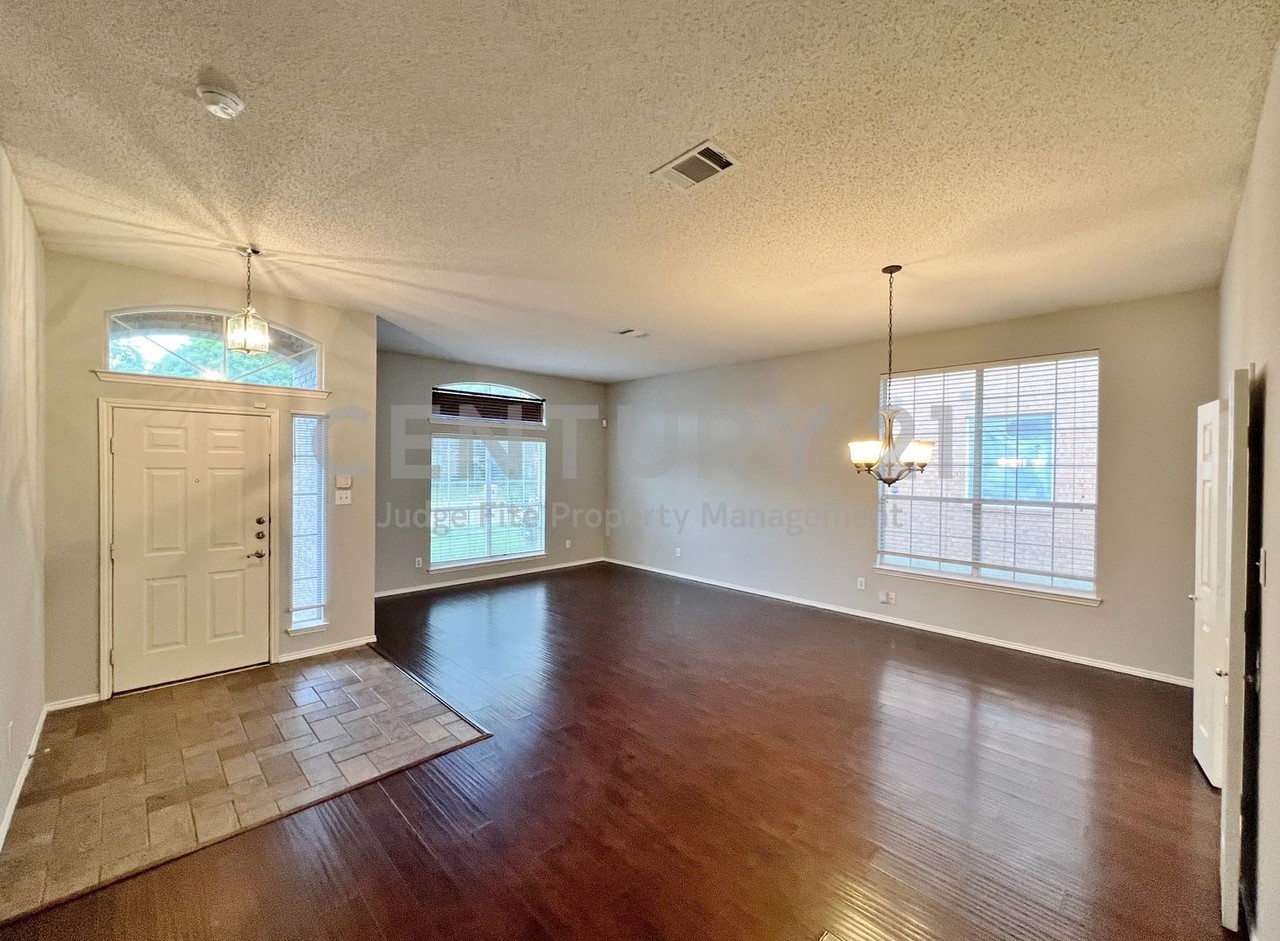 1222 Harvard Ln - Photo 2 of 21