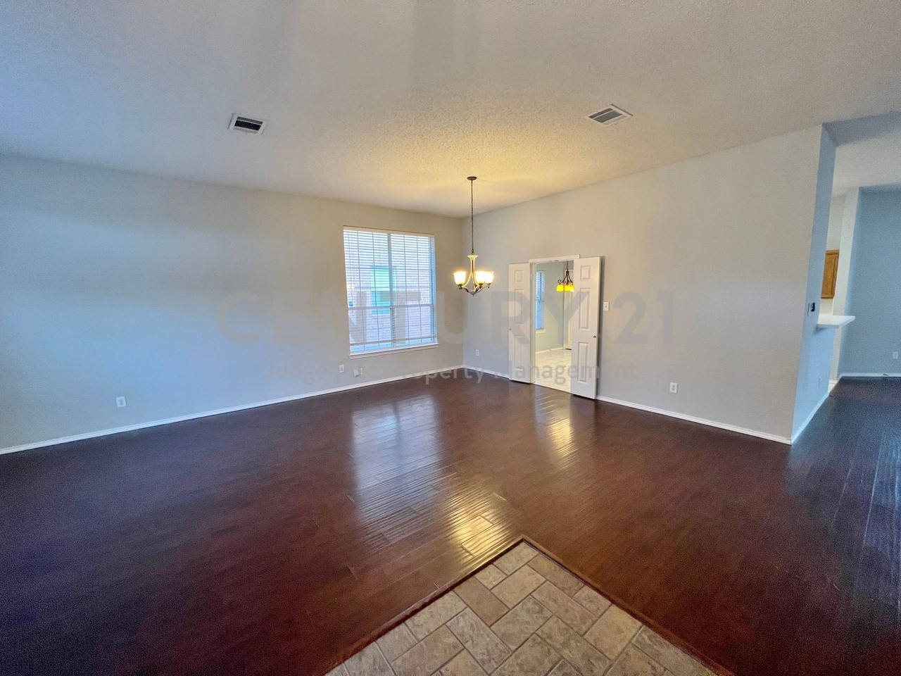 1222 Harvard Ln - Photo 3 of 21