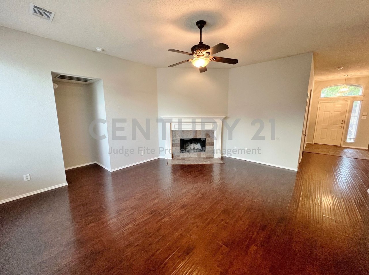 1222 Harvard Ln - Photo 4 of 21