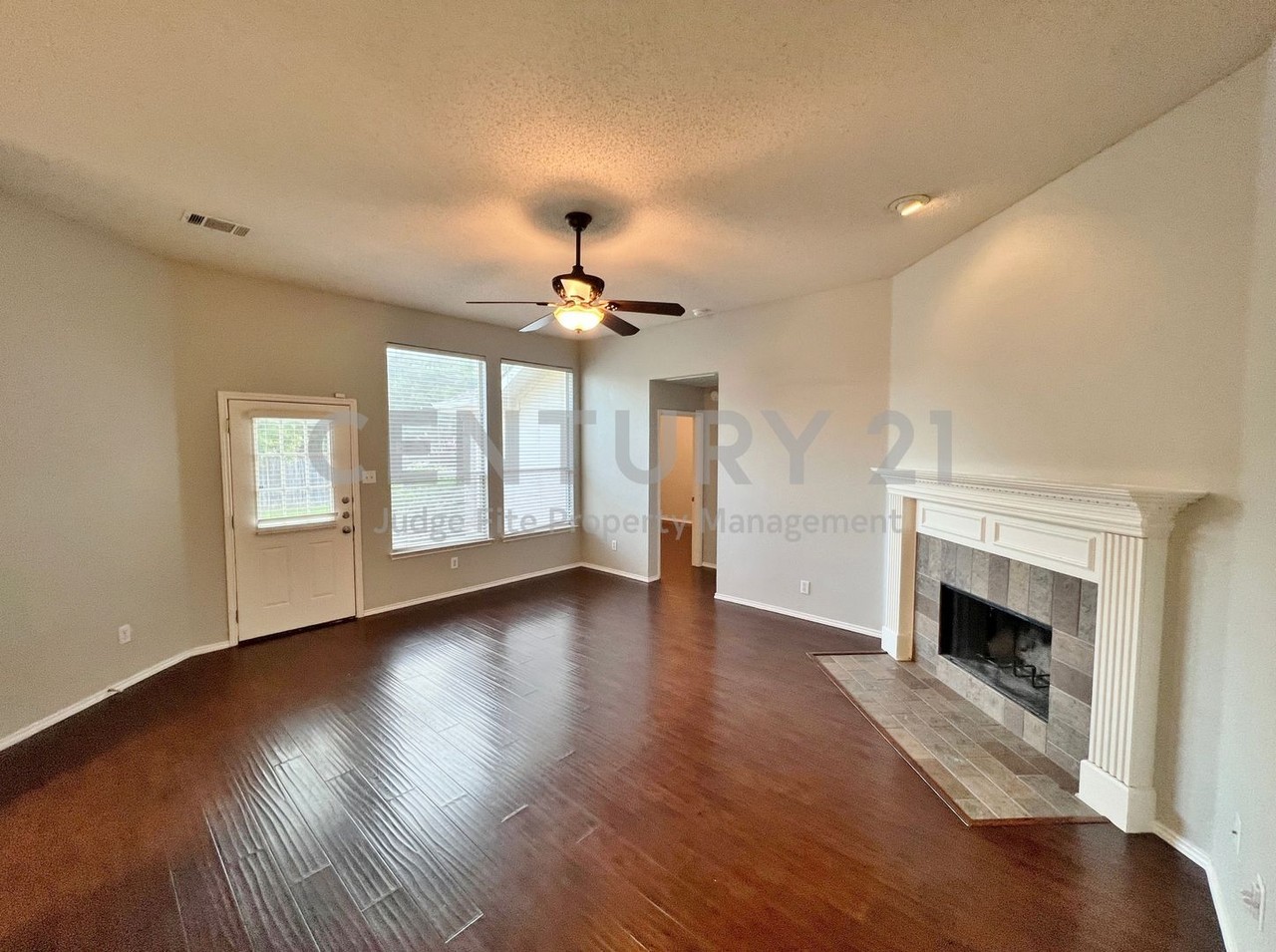 1222 Harvard Ln - Photo 5 of 21