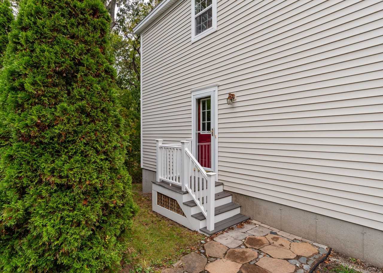 59 Boothby Ave - Photo 7 of 42