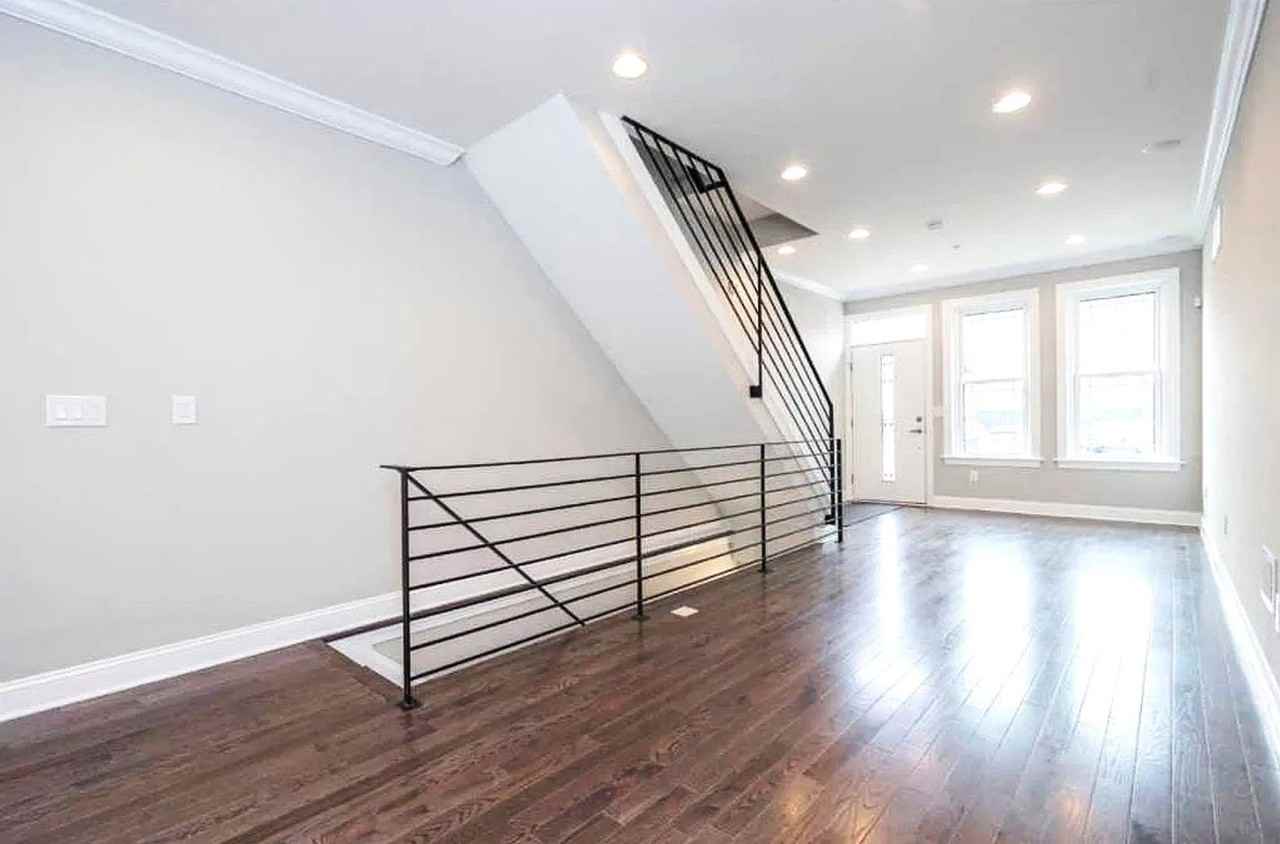 537 Morse St - Photo 3 of 26