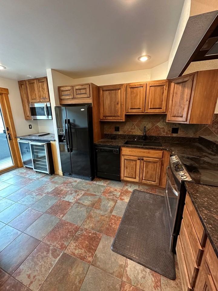 1119 Overlook Dr - Photo 3 of 16