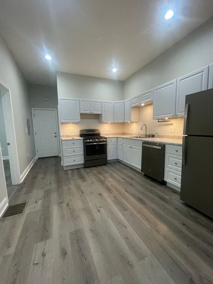 930 W 35th St - Photo 2 of 12