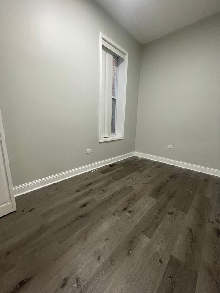 930 W 35th St - Photo 4 of 12