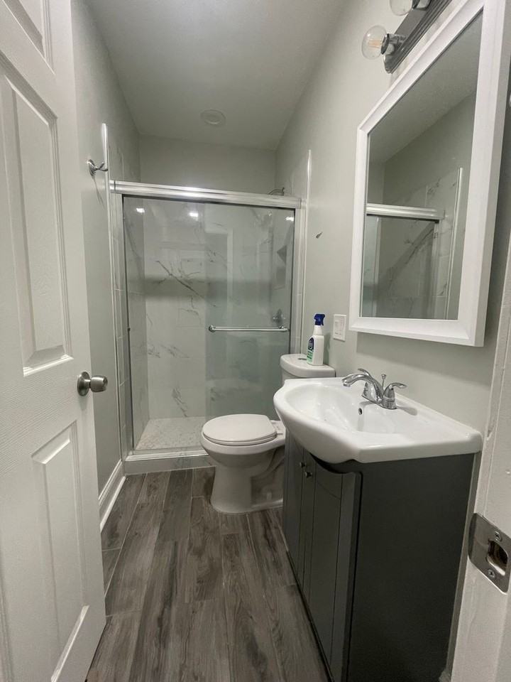 930 W 35th St - Photo 5 of 12