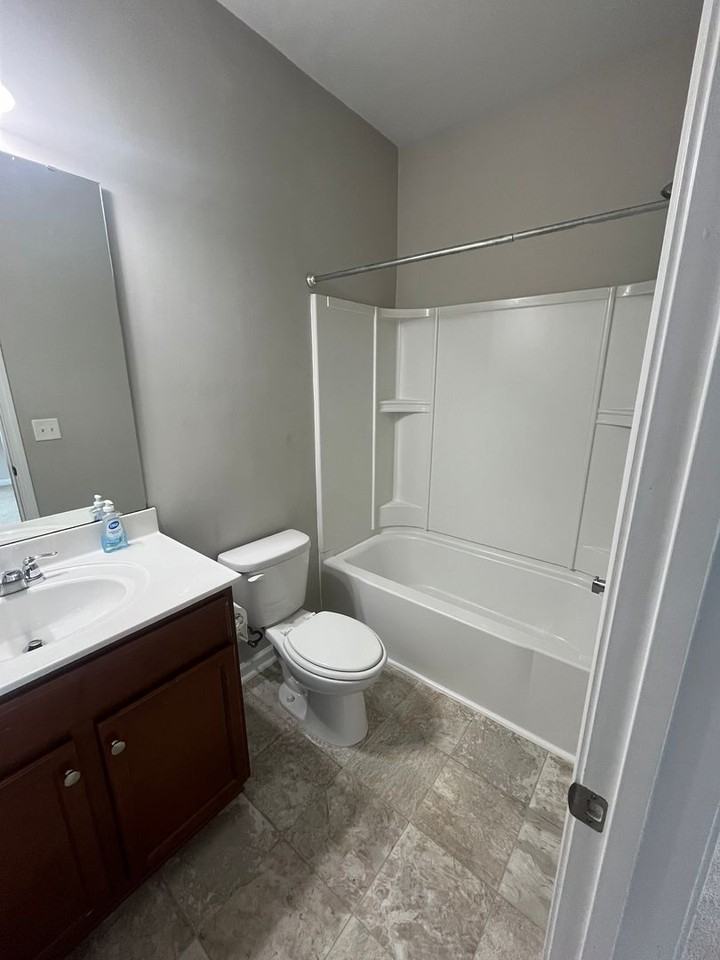 1423 Salem Creek Dr - Photo 4 of 19