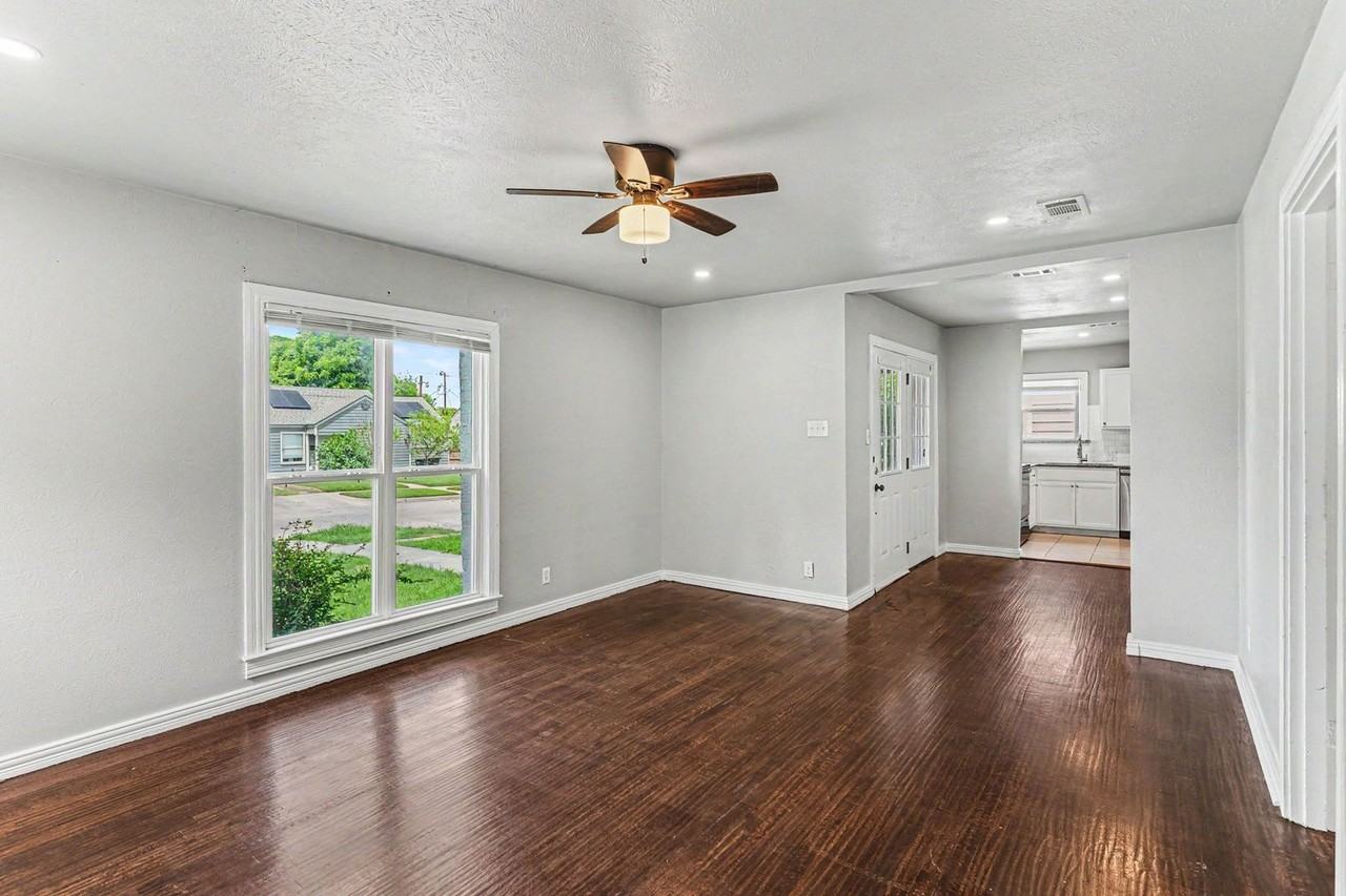1108 E Robert St - Photo 4 of 26