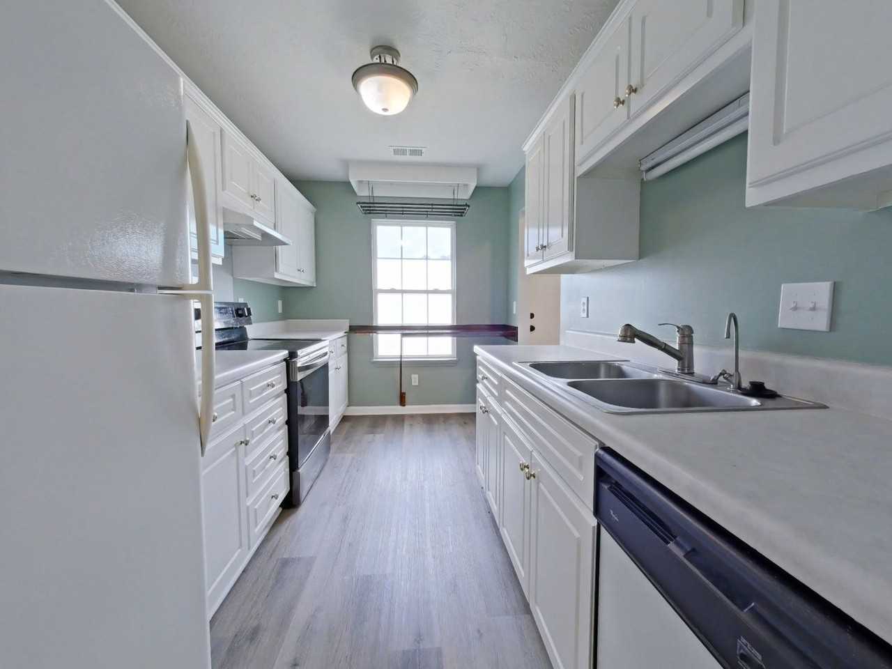 402 Northrop Pl - Photo 5 of 20