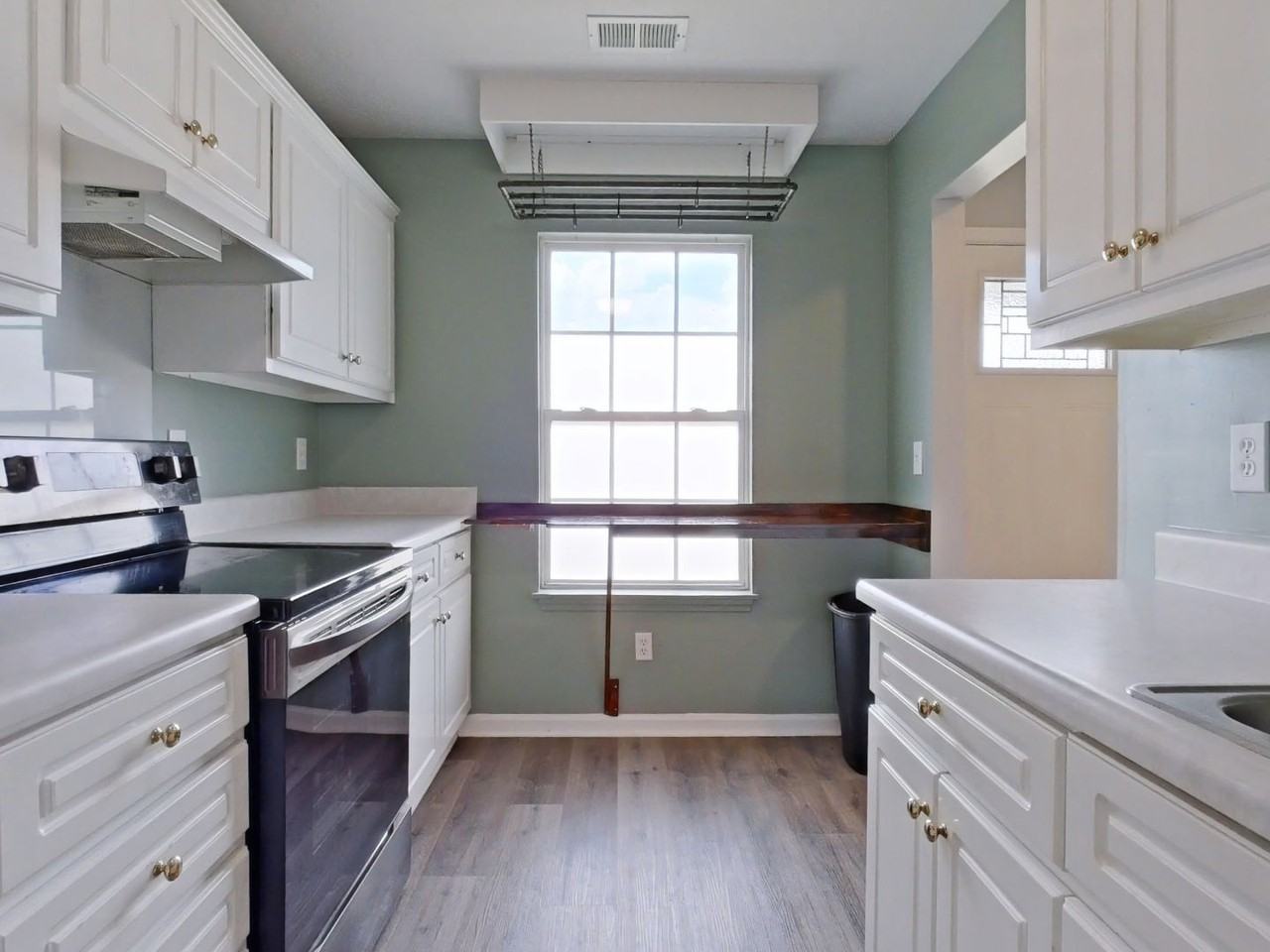 402 Northrop Pl - Photo 6 of 20