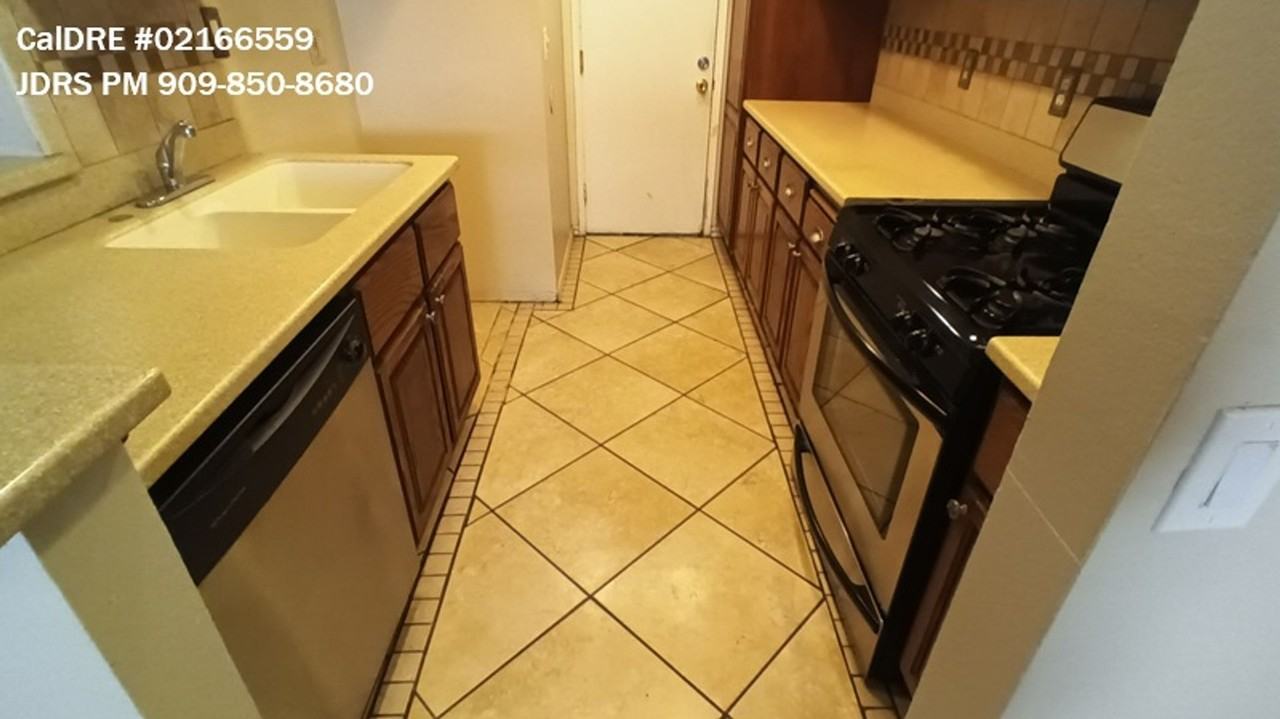4859 Jackson St #B - Photo 2 of 7