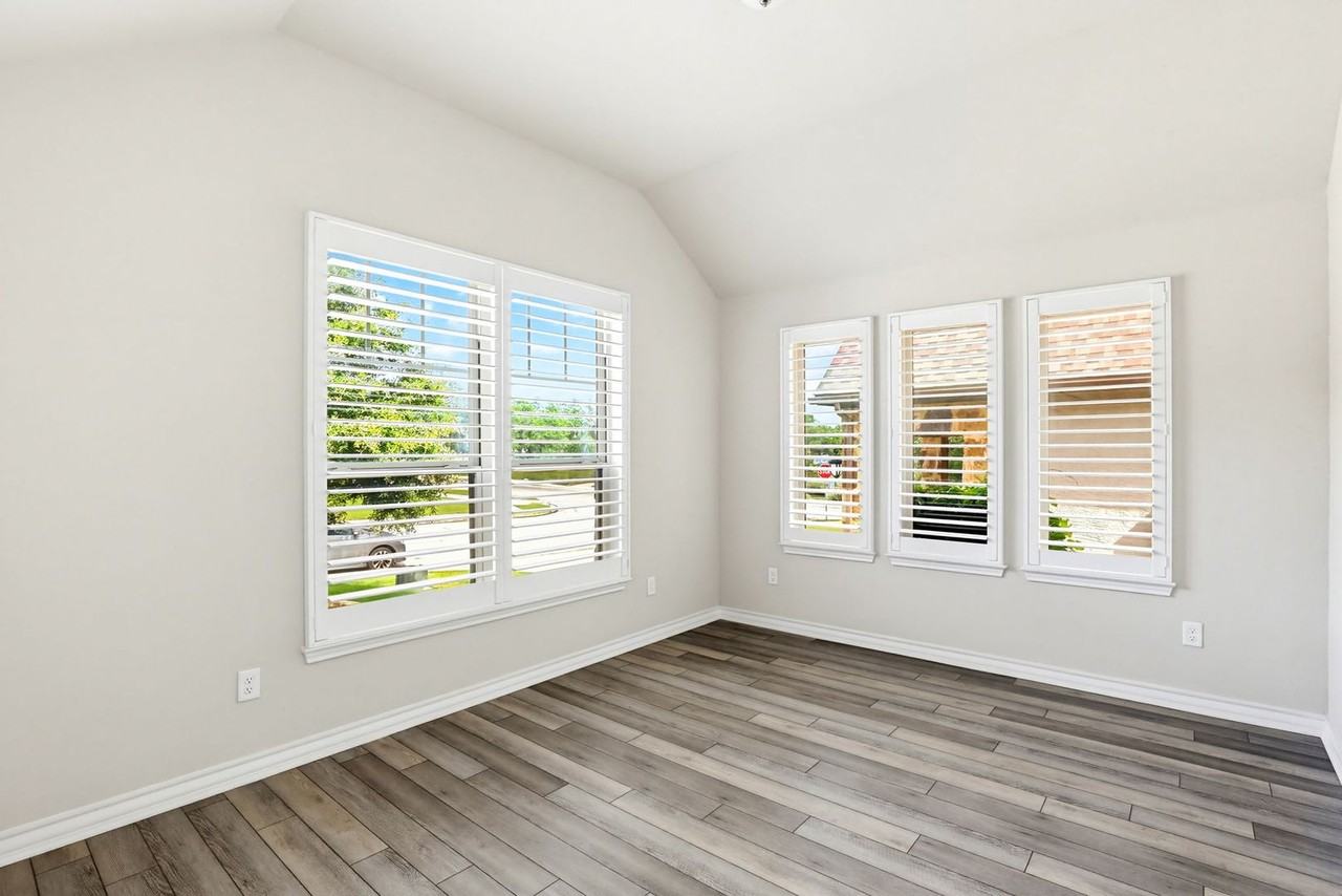 307 James Bonham Way - Photo 5 of 38