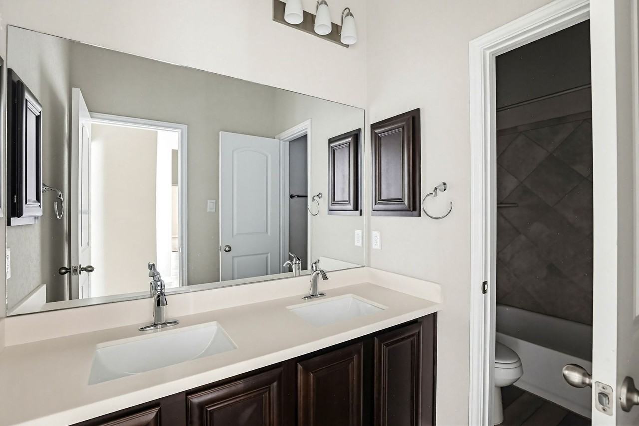 307 James Bonham Way - Photo 7 of 38