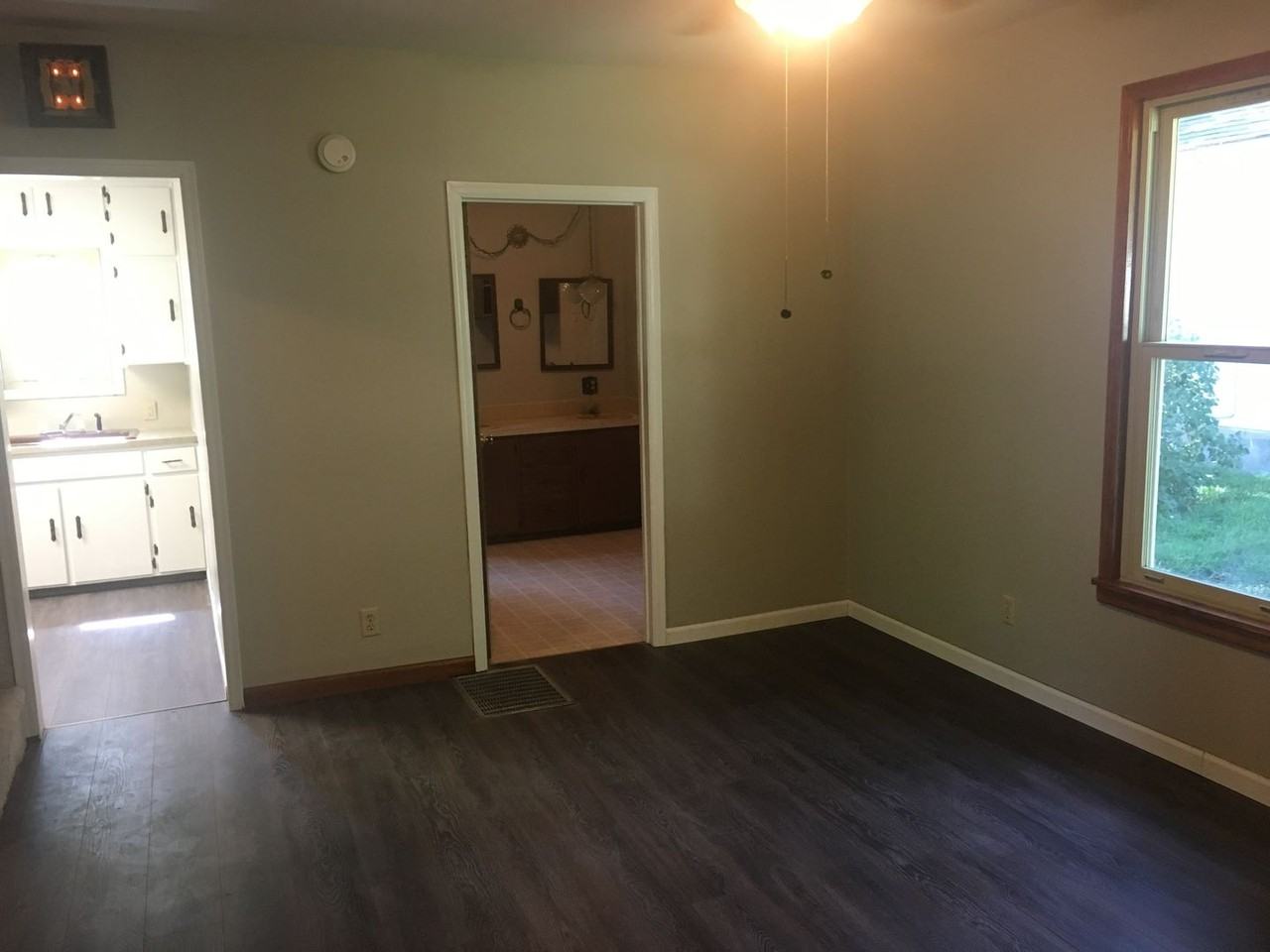 729 Main St - Photo 4 of 7