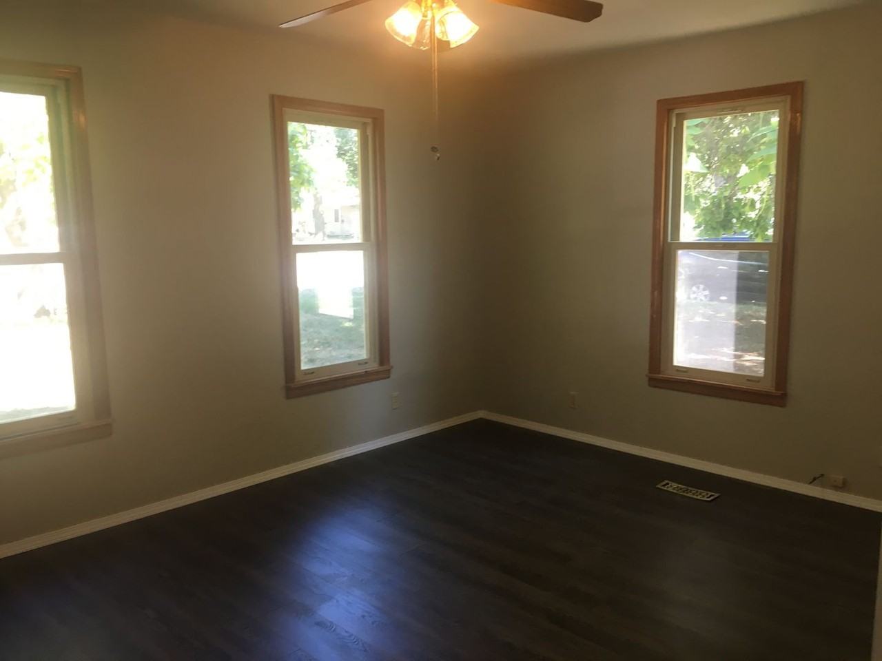 729 Main St - Photo 5 of 7