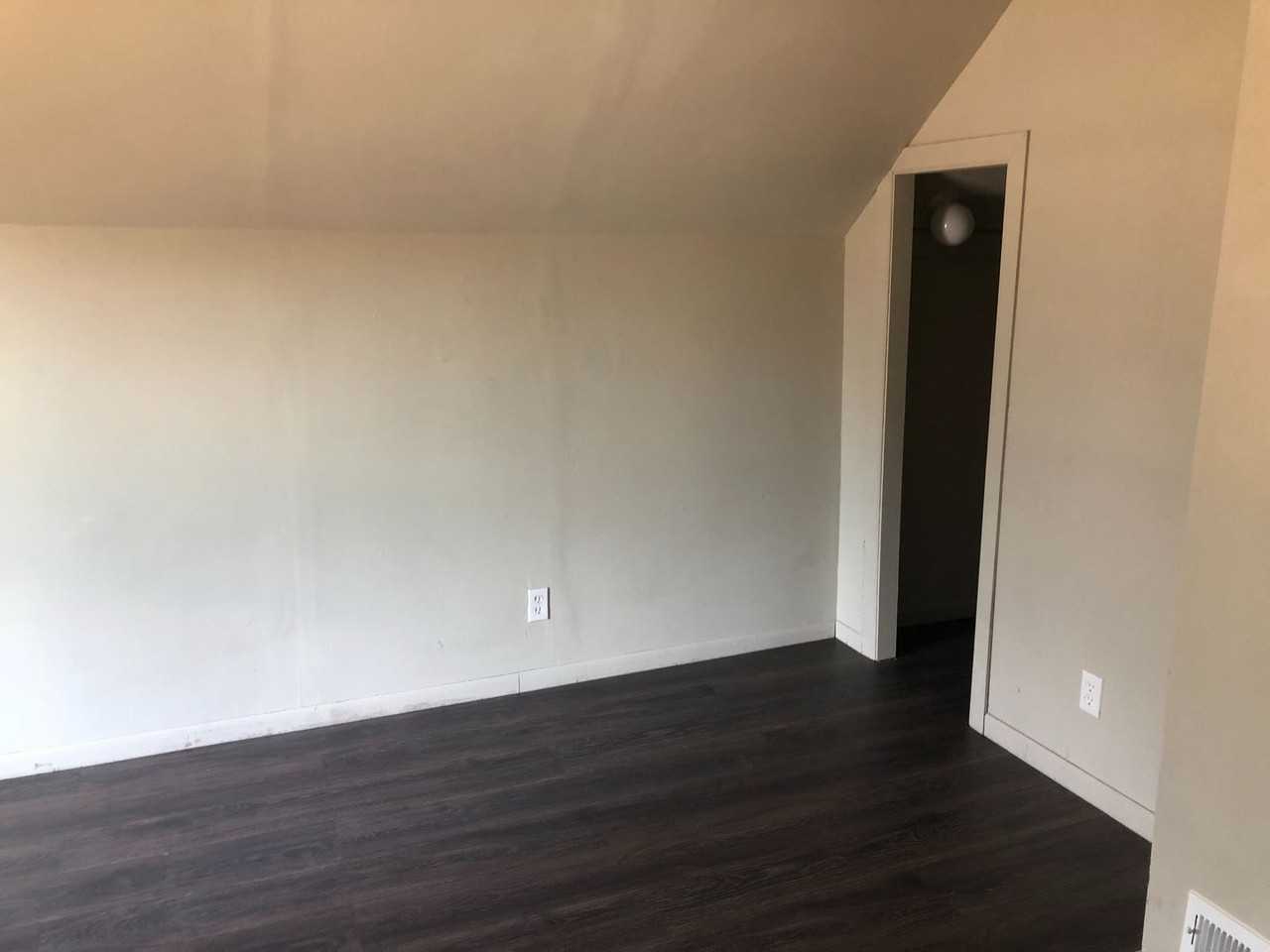 729 Main St - Photo 6 of 7