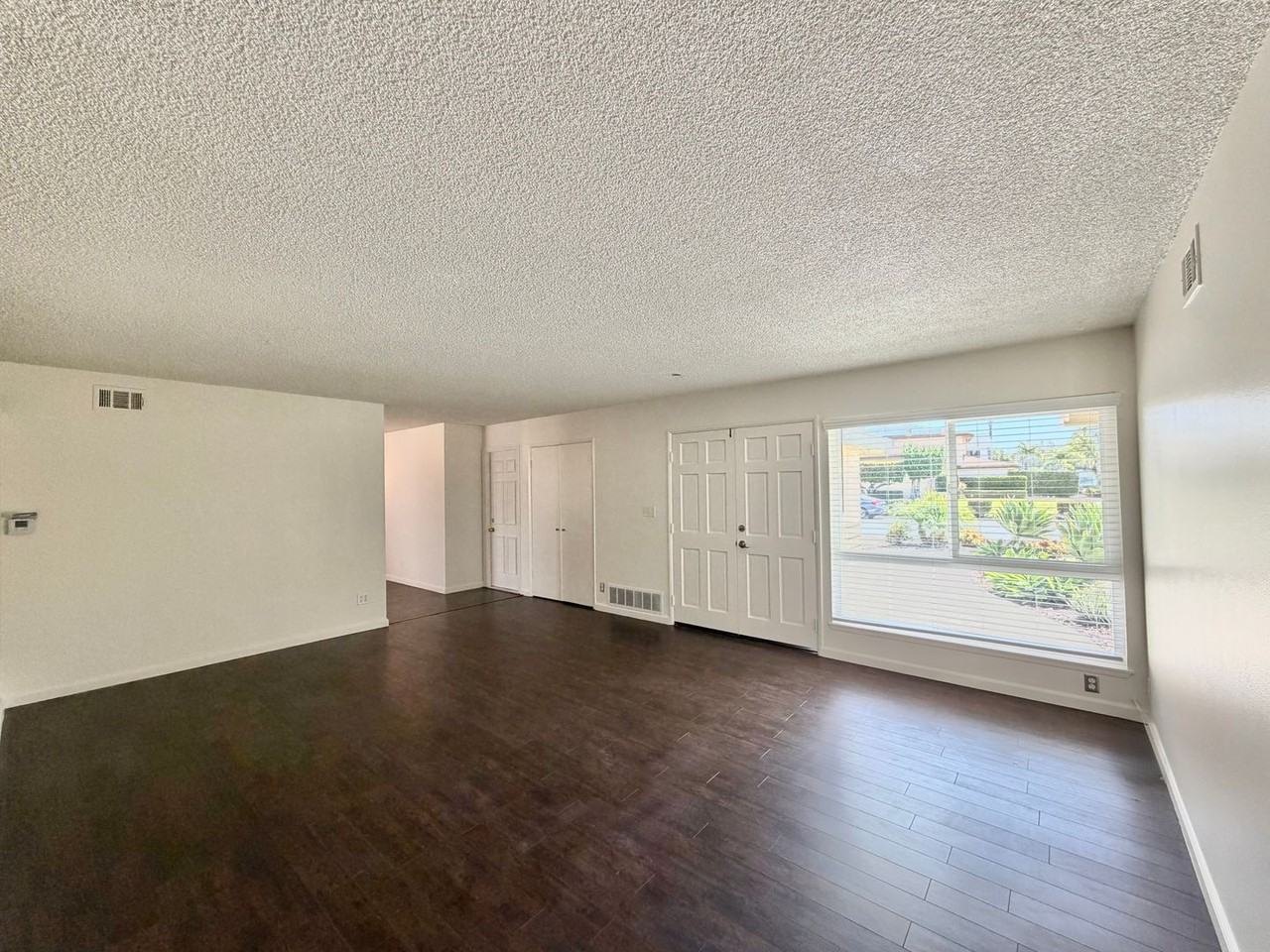 6104 Haas St - Photo 2 of 16