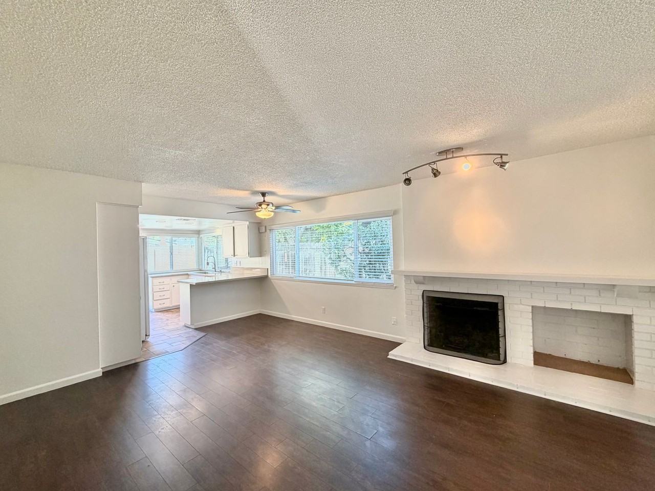 6104 Haas St - Photo 4 of 16