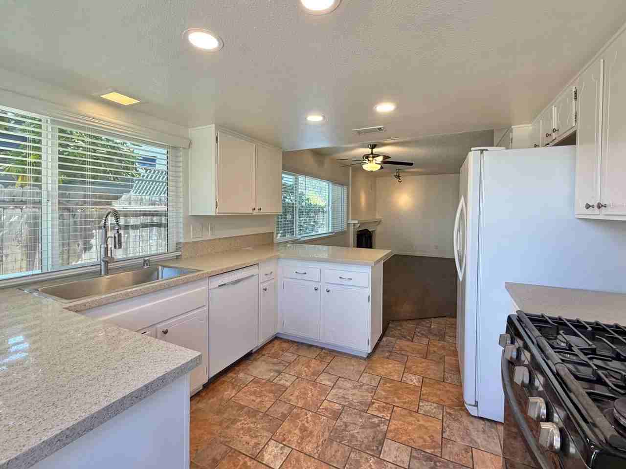 6104 Haas St - Photo 6 of 16