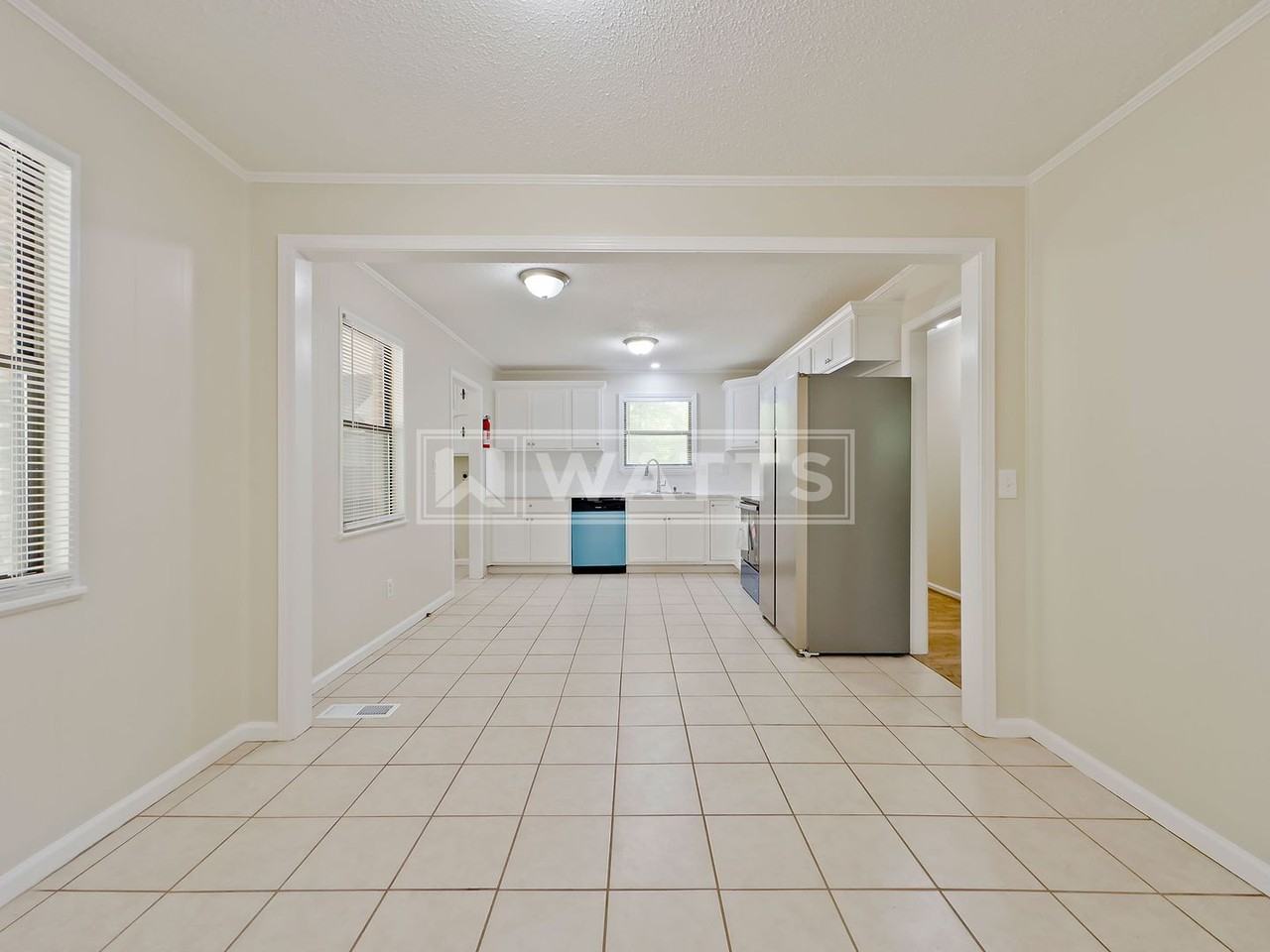 1036 Rose Hill Cir - Photo 3 of 20
