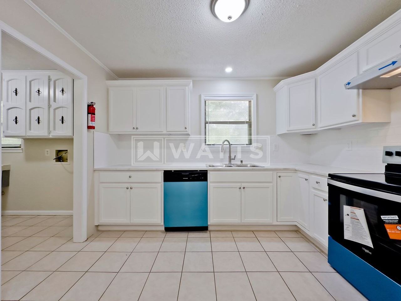1036 Rose Hill Cir - Photo 5 of 20