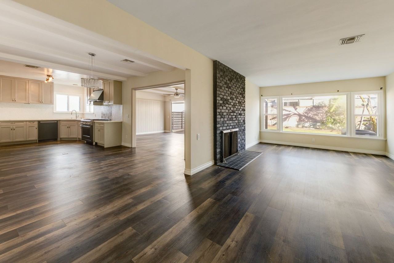 10608 S 8th Ave - Photo 3 of 36