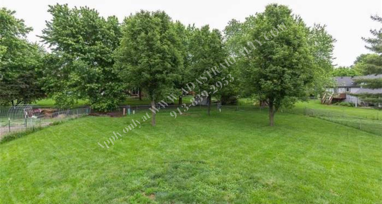 621 N Cedar St - Photo 2 of 13