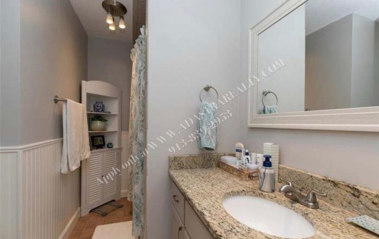 621 N Cedar St - Photo 5 of 13