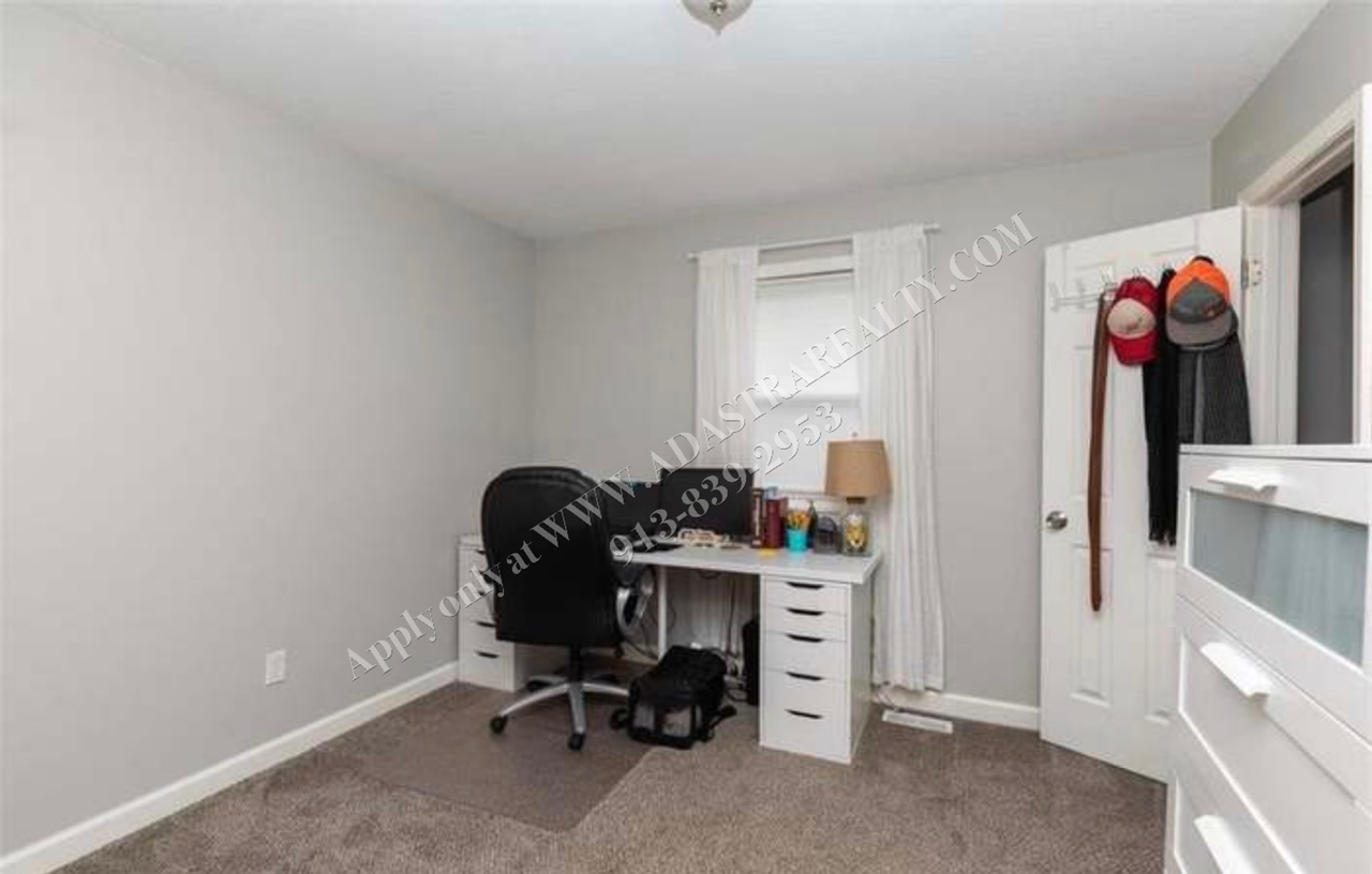 621 N Cedar St - Photo 7 of 13