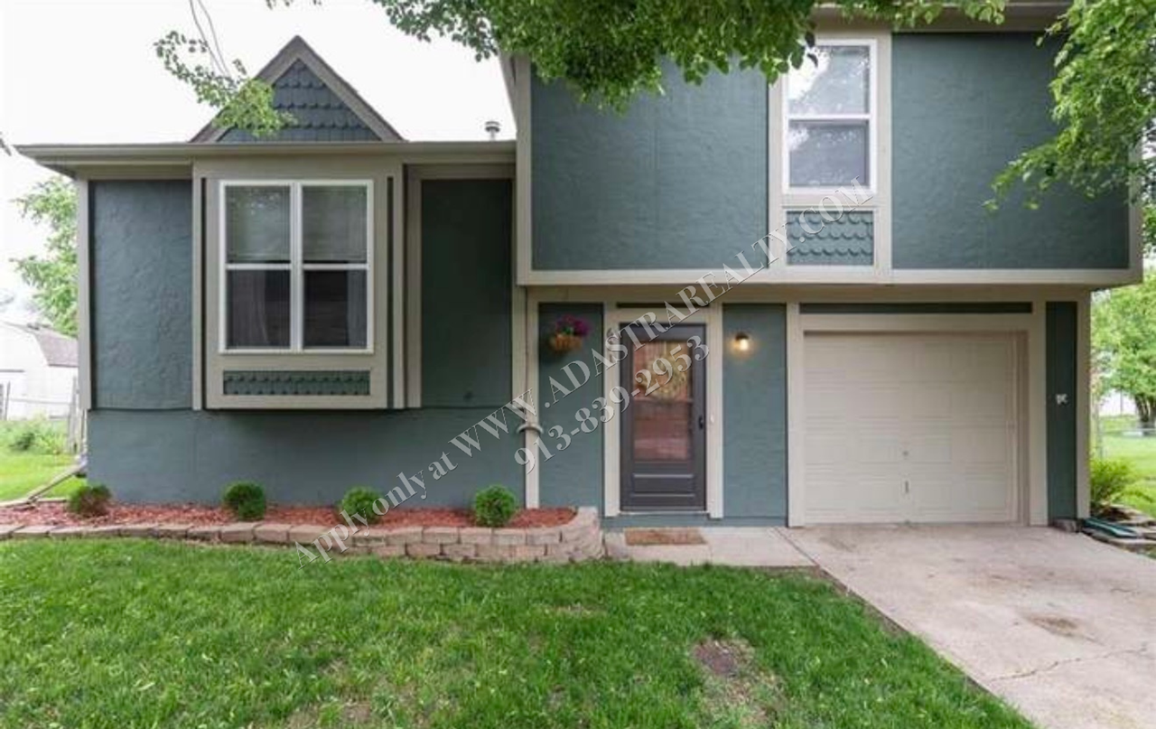 621 N Cedar St - Photo 2 of 13