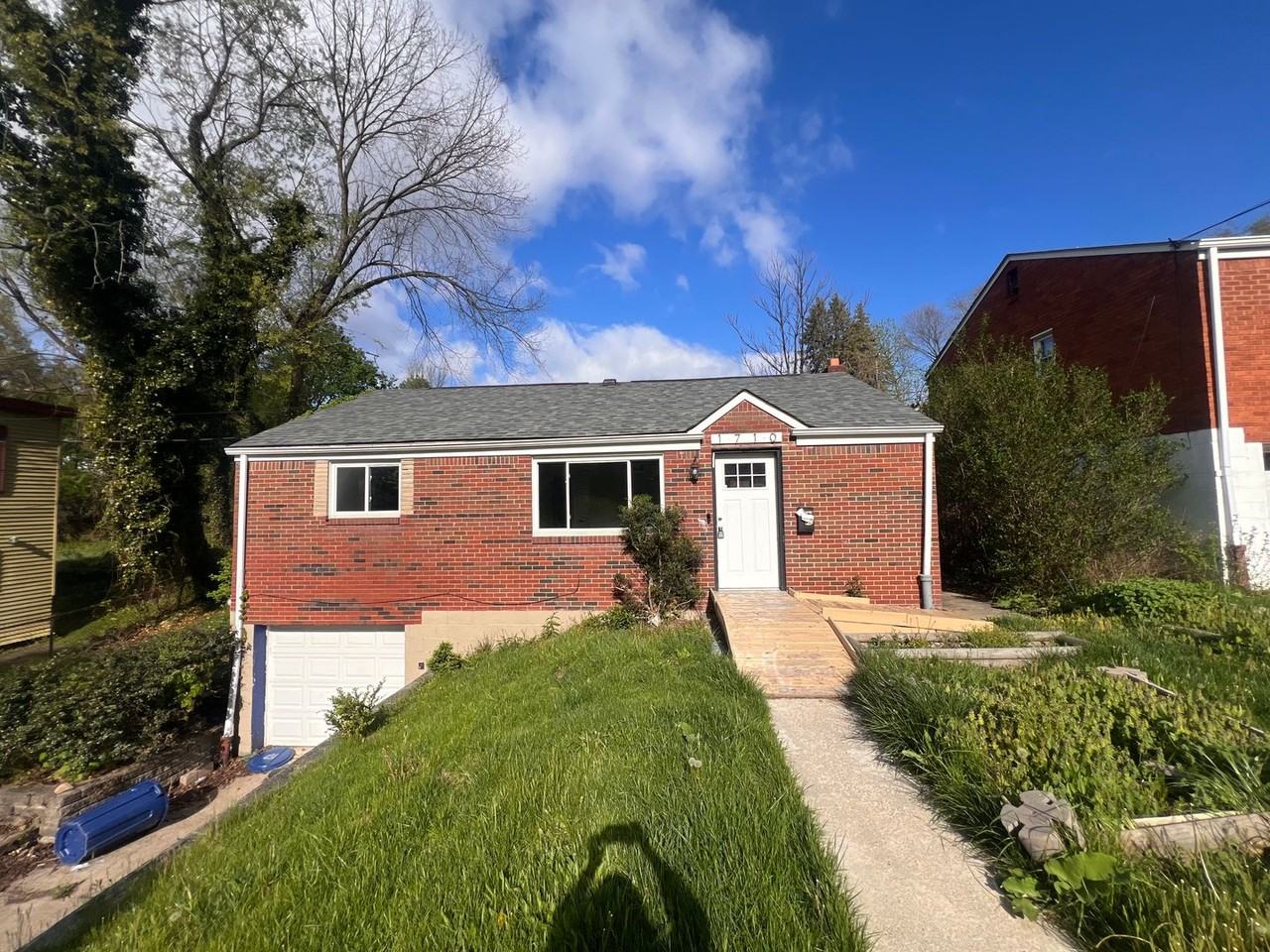 1710 Arnold St - Photo 2 of 17