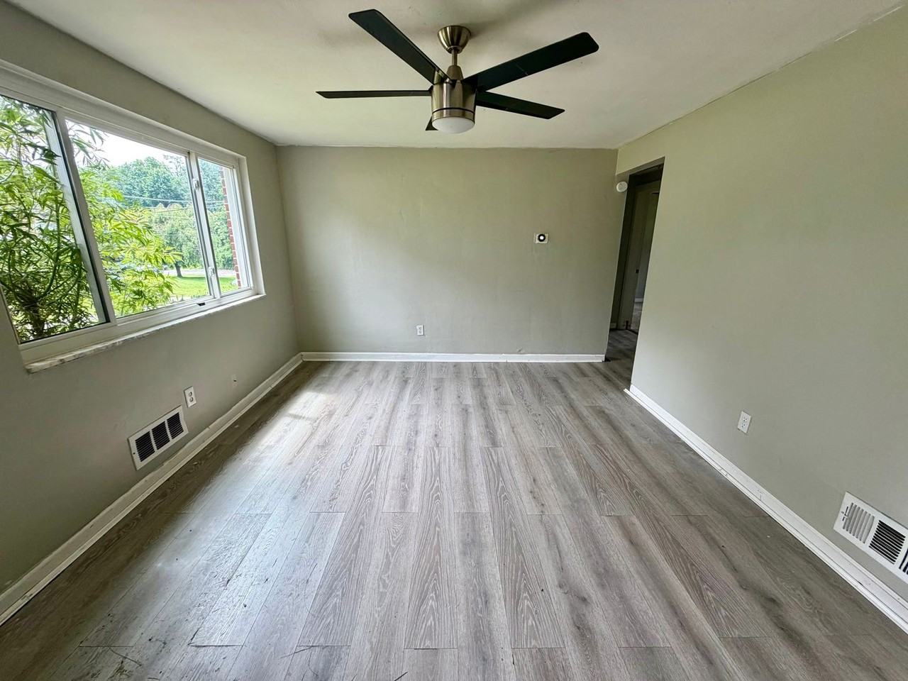 1710 Arnold St - Photo 3 of 17