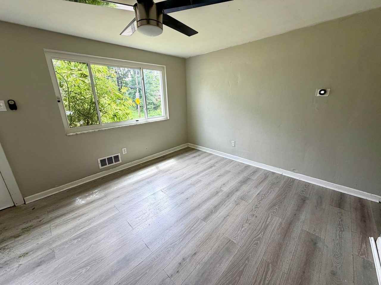 1710 Arnold St - Photo 4 of 17