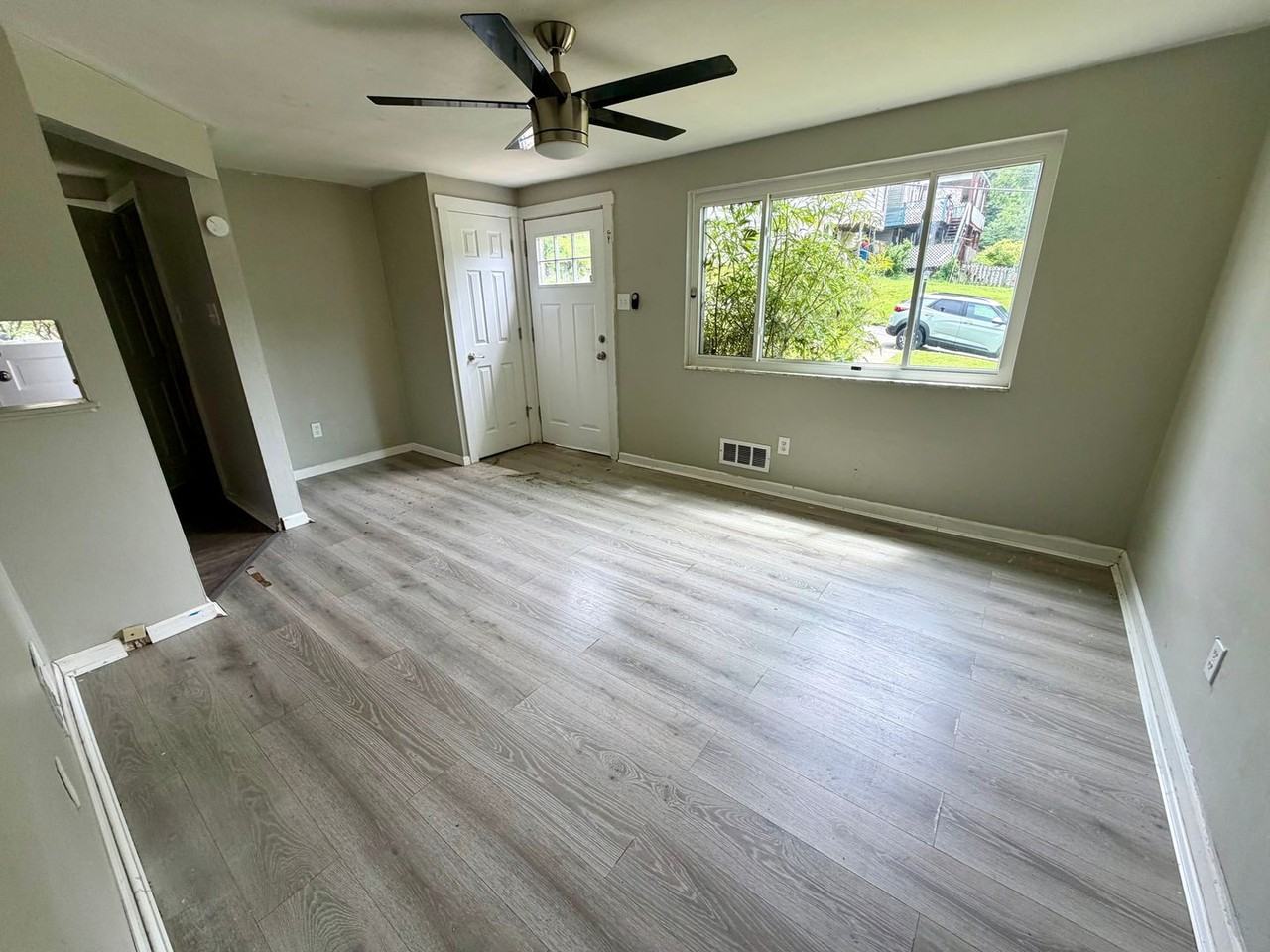 1710 Arnold St - Photo 5 of 17