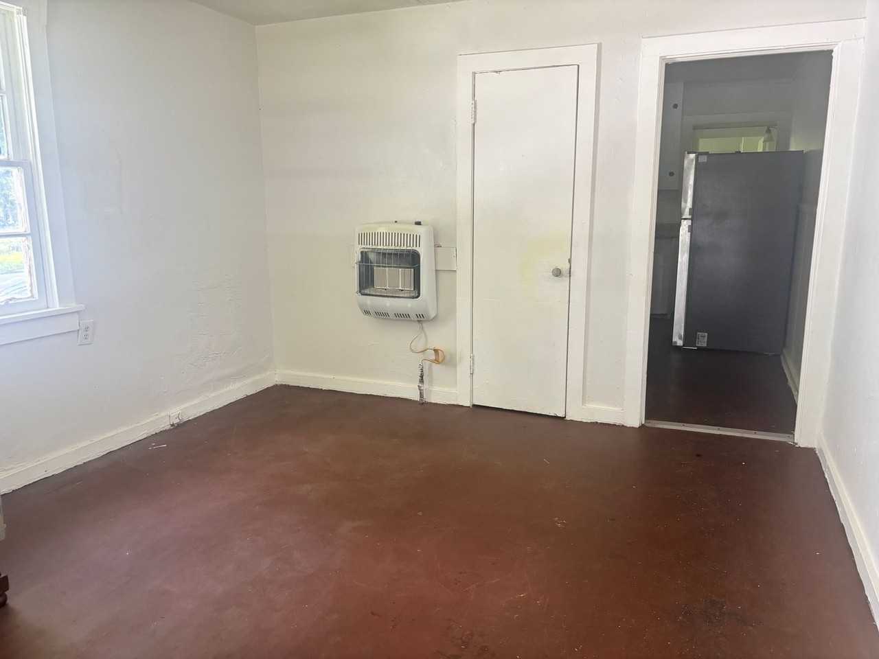 1136 Wiggins St - Photo 2 of 6