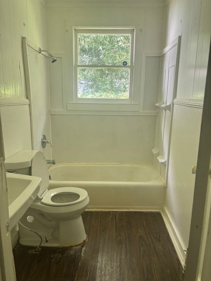 1136 Wiggins St - Photo 4 of 6