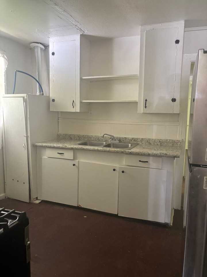 1136 Wiggins St - Photo 5 of 6