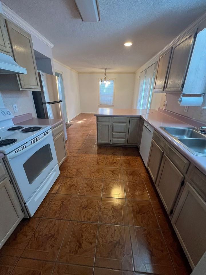 1319 Tranquility Ln - Photo 3 of 22