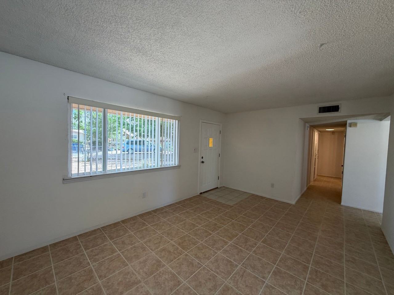 1143 De Vargas Ct Se - Photo 5 of 33