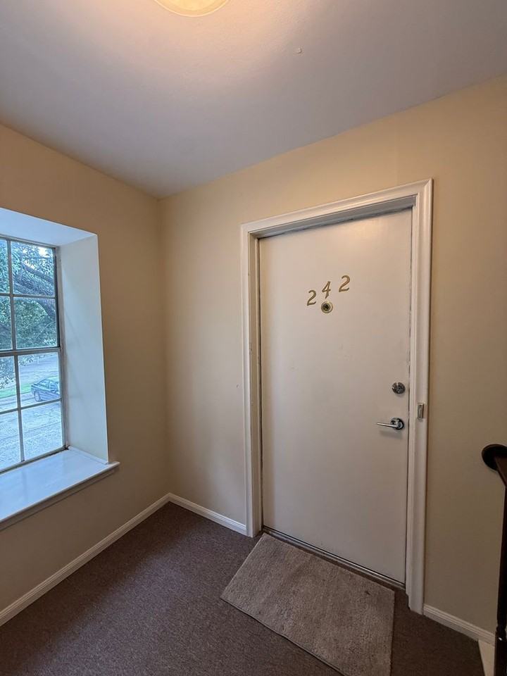3730 Fairfield Ave #242 - Photo 4 of 27