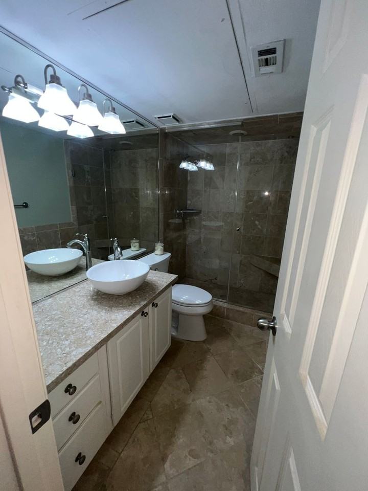 7734 Meadow Rd - Photo 6 of 32