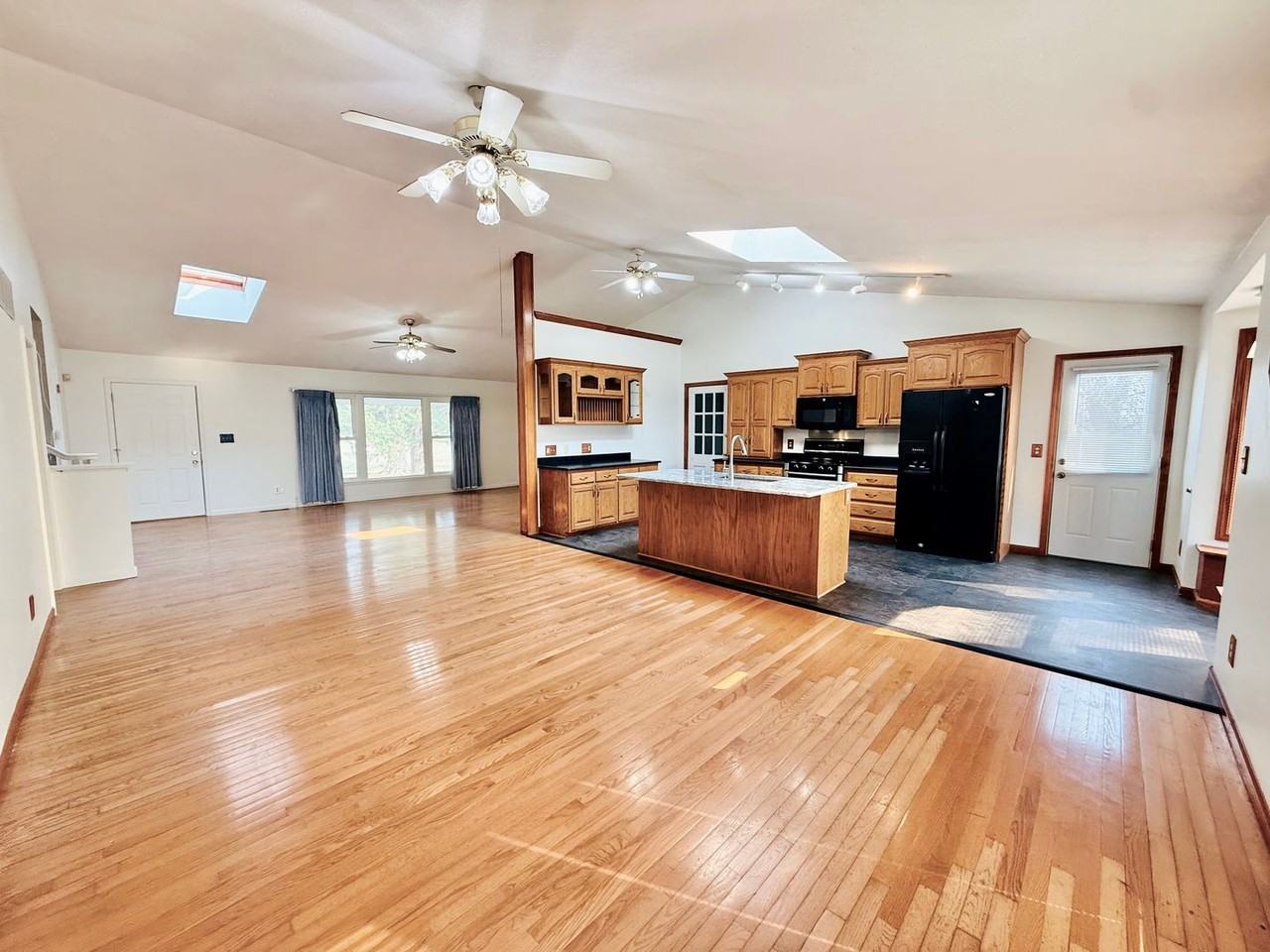 6239 Sw Wanamaker Rd - Photo 7 of 24