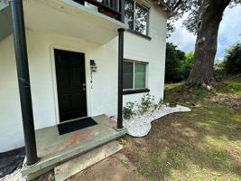 featured image of 1334 Barry St
