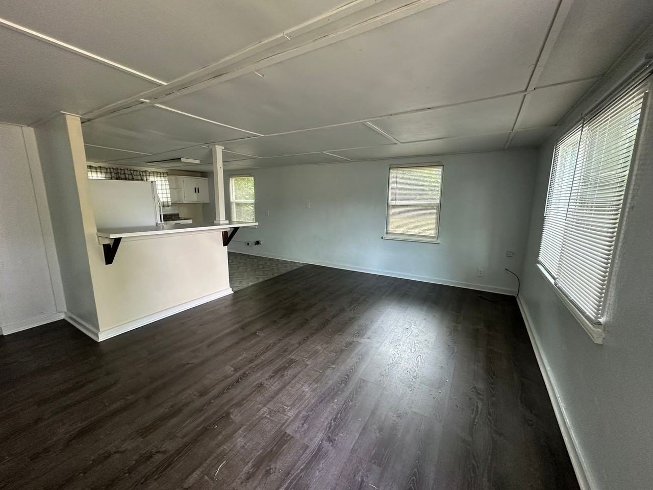 1334 Barry St - Photo 2 of 9
