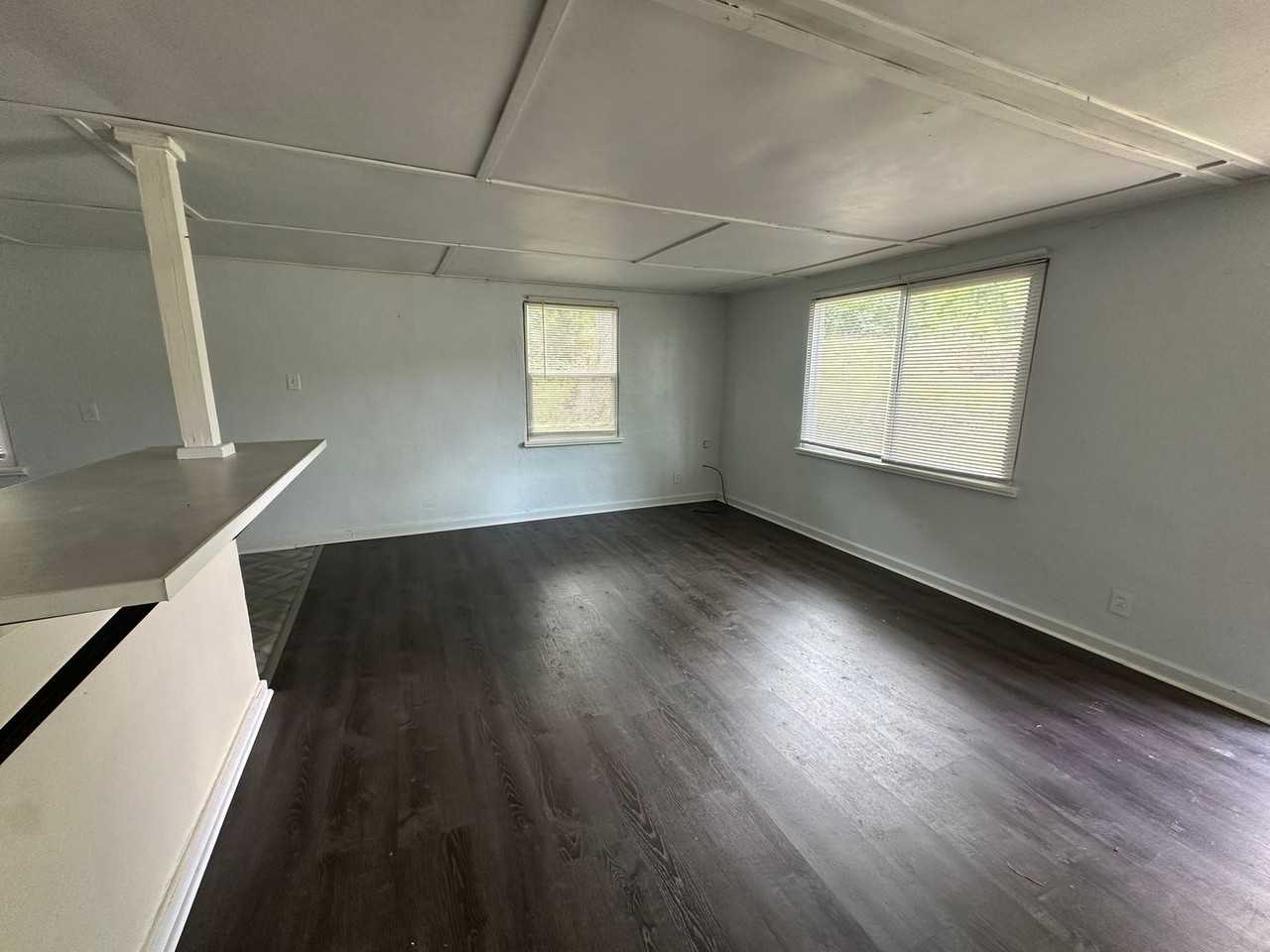 1334 Barry St - Photo 3 of 9