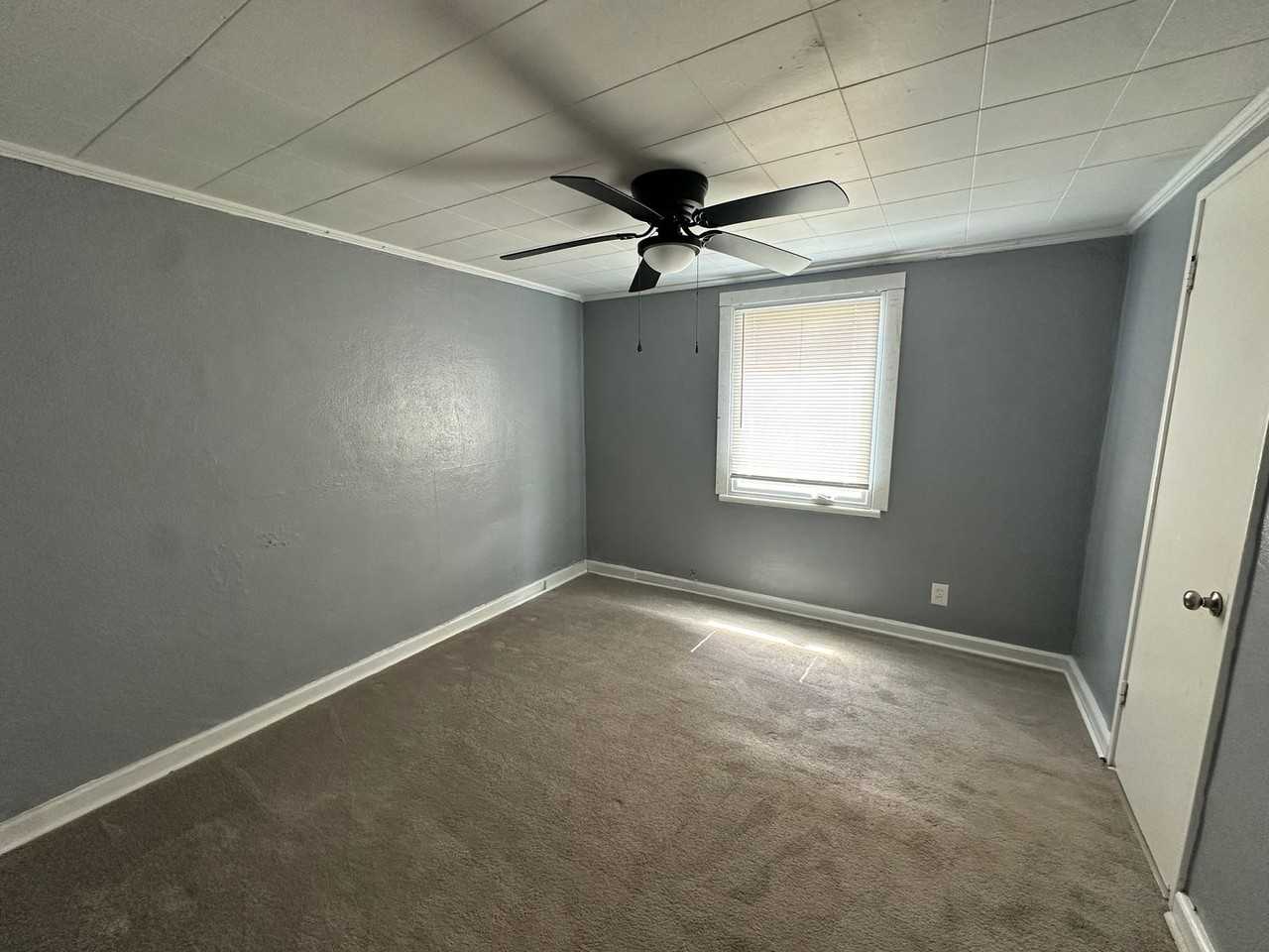 1334 Barry St - Photo 6 of 9