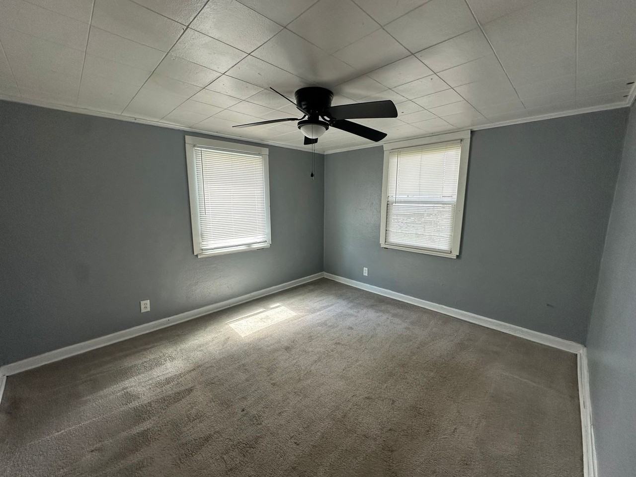 1334 Barry St - Photo 7 of 9