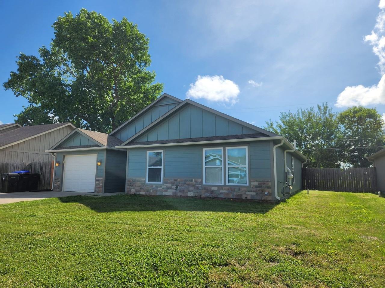 7110 Sw Greenview Dr - Photo 2 of 20